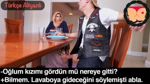 Komşum İş Çıkışı Bana Kendisini Sundu Bende Ağzına Verip Sakso Çektirdim