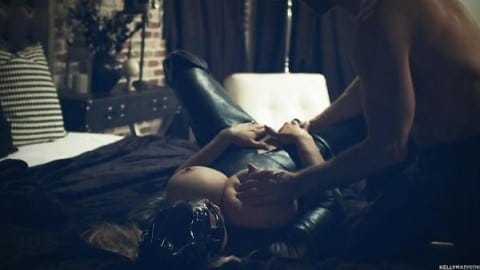 topuklu ayakkabı giyen pornosu